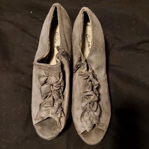 Women's Size 9 Gray Suede Charlotte Russe Heels
